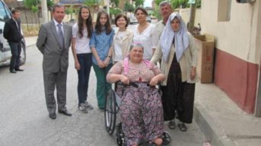 &Ouml;demiş Belediyesi Sosyal Yardımlaşma Merkezi, Tekerlekli Sandalye Dağıtımını S&uuml;rd&uuml;r&uuml;yor