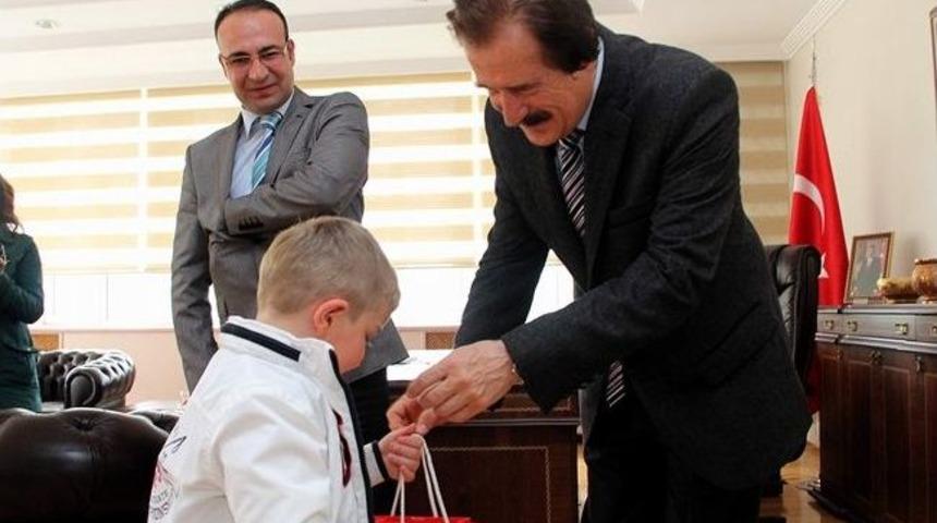 Minik &Ouml;ğrenciler, Rekt&ouml;r Kocacık&rsquo;a Mektup Yazdı