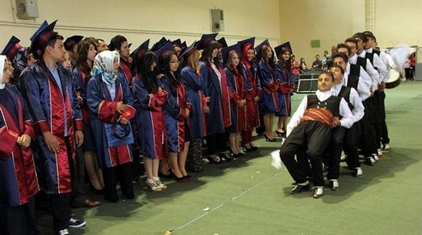 Yıldızeli Myo &Ouml;ğrencileri Mezun Oldu
