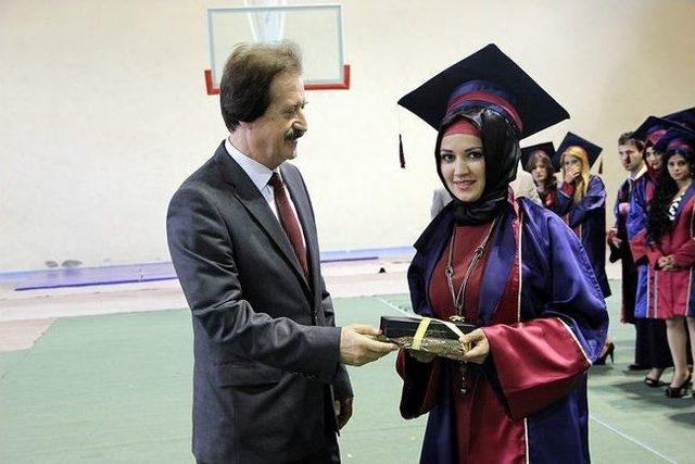 Yıldızeli Myo &Ouml;ğrencileri Mezun Oldu 1