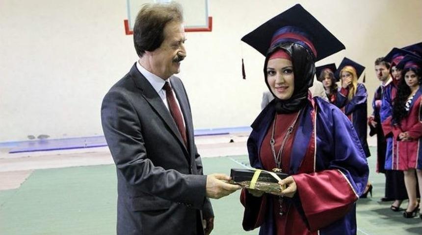 Yıldızeli Myo'da Mezuniyet Sevinci