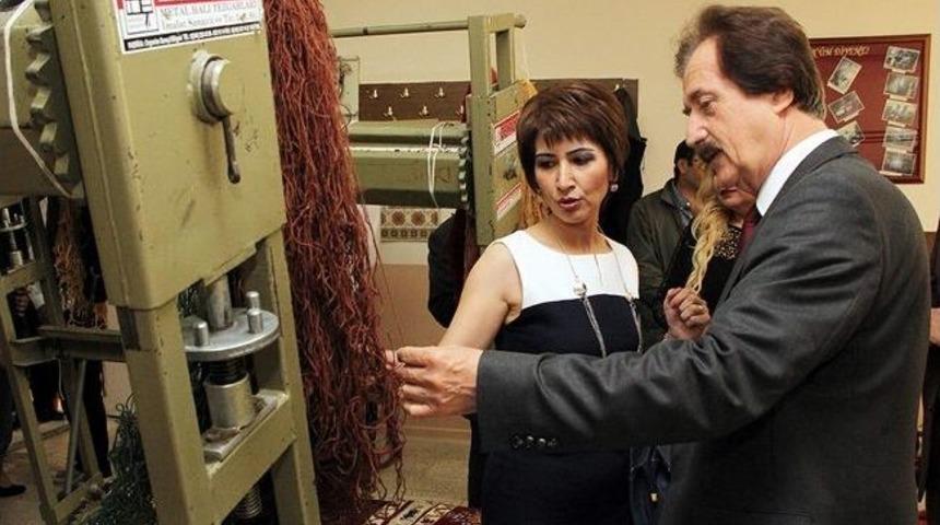 Sivas Meslek Y&uuml;ksekokulu&rsquo;nda El Sanatları Sergisi A&ccedil;ıldı