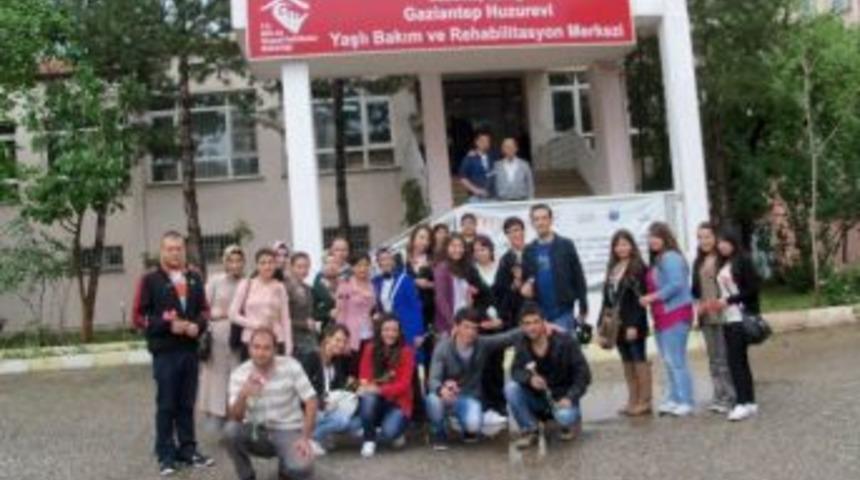 &Uuml;niversite &Ouml;ğrencileri Huzur Evini Ziyaret Etti