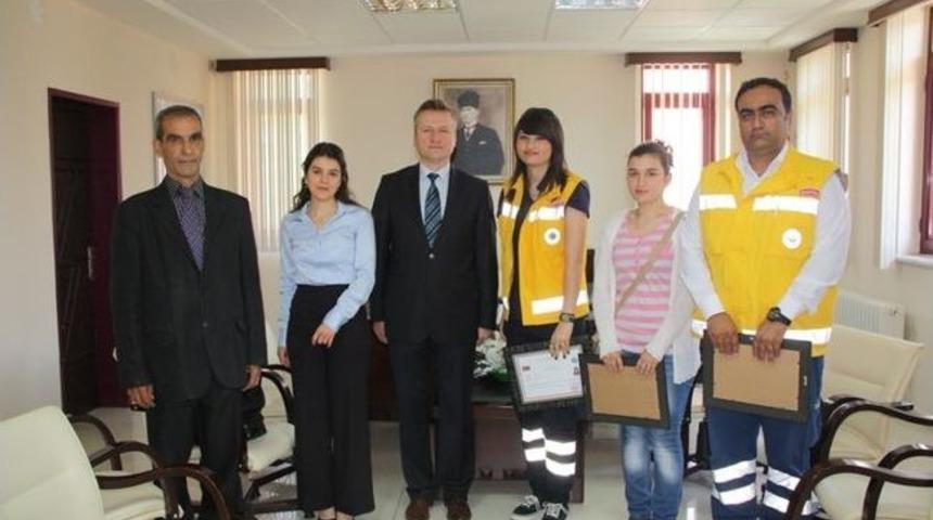 Kaymakam Şahin'den 112 Acil Servis Personeline Başarı Belgesi
