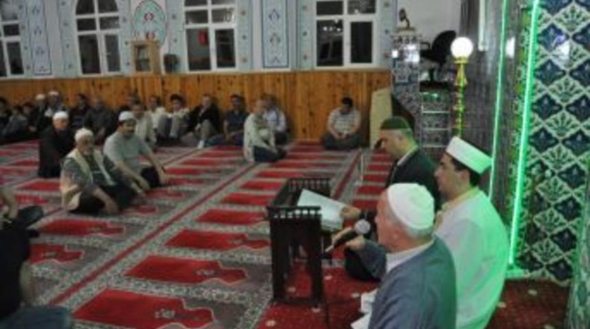 Kandil Gecesi camiler doldu