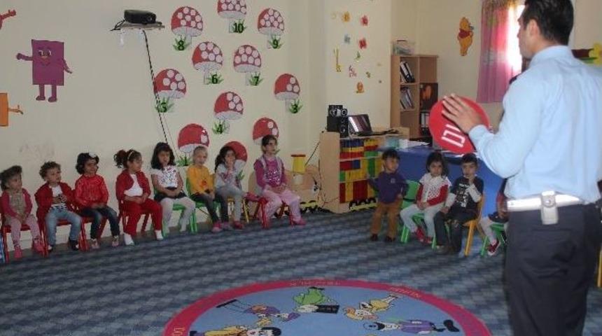 Minik &Ccedil;ocuklara Trafik Kuralları Anlatıldı
