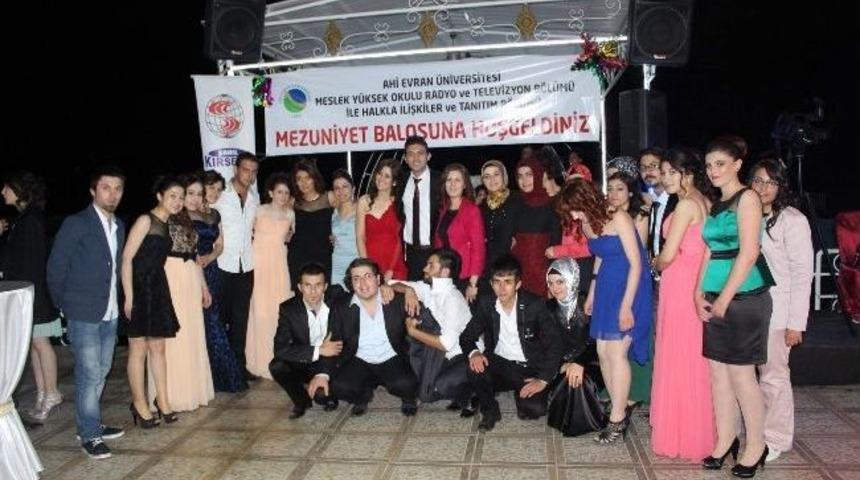 Ahi Evran &Uuml;niversitesi Radyo Ve Televizyon B&ouml;l&uuml;m&uuml; İlk Mezunlarını Verdi