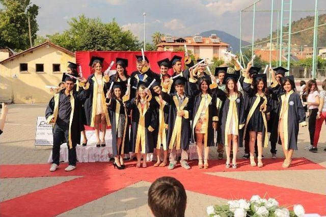 Ortaca Lisesi&rsquo;nde Mezuniyet Coşkusu 2