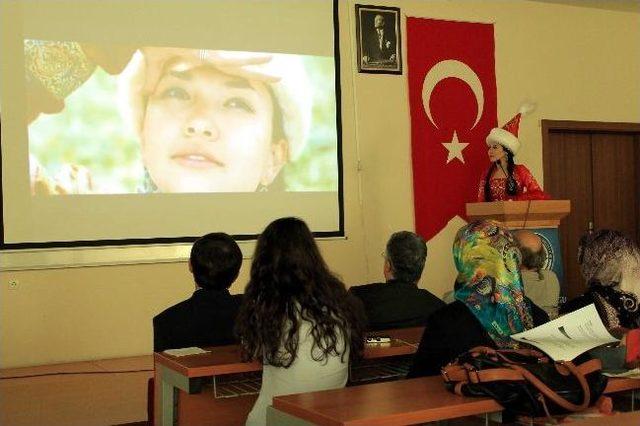 Yabancı &Ouml;ğrenciler Y&ouml;resel Kıyafetleriyle &Uuml;lkelerini Tanıttı 2