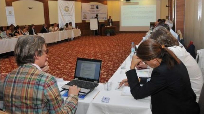 Sel&ccedil;uk, Uluslararası Zirveye Ev Sahipliği Yapıyor