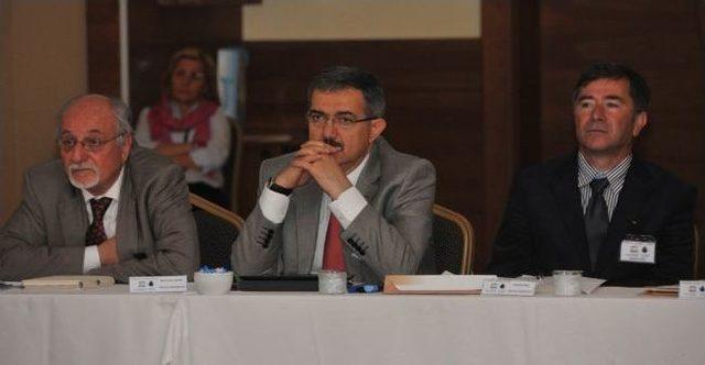 Sel&ccedil;uk, Uluslararası Zirveye Ev Sahipliği Yapıyor 3