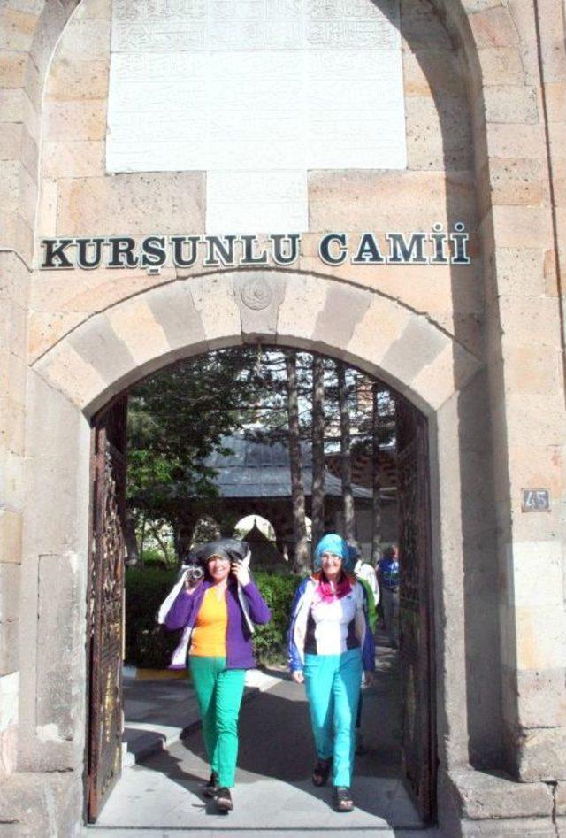 Fransızlar, Kapadokya&rsquo;ya Ve Tarihi Camiye Hayran Kaldı 2