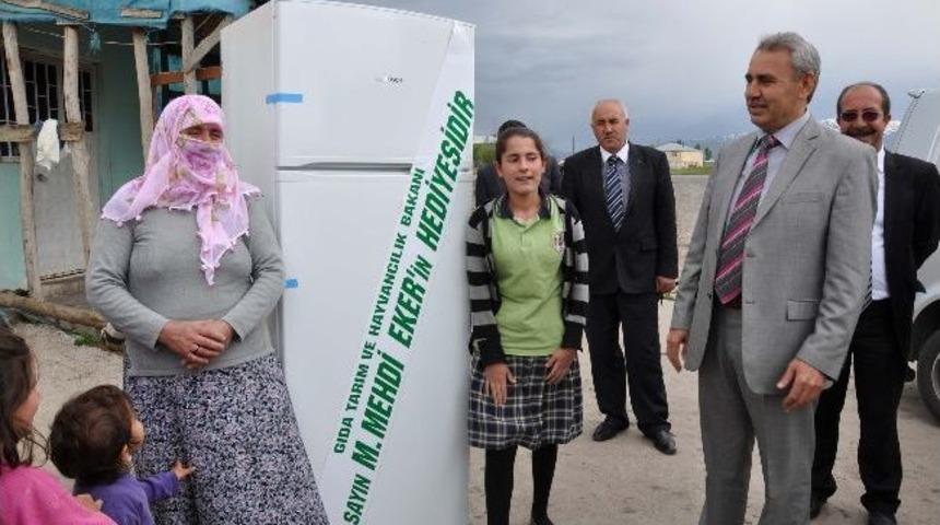 Bakan Eker'den Muşlu Mizgin&rsquo;e Buzdolabı