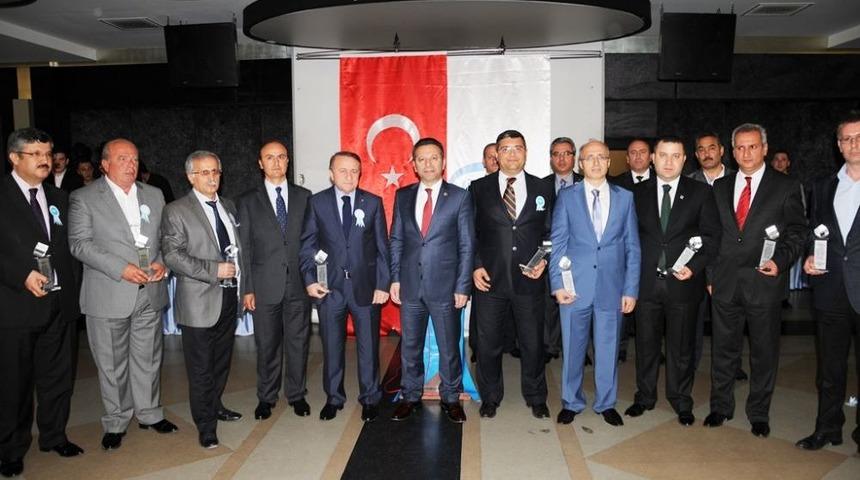 SGK, Primini Aksatmadan &Ouml;deyen Firmaları &Ouml;d&uuml;llendirdi