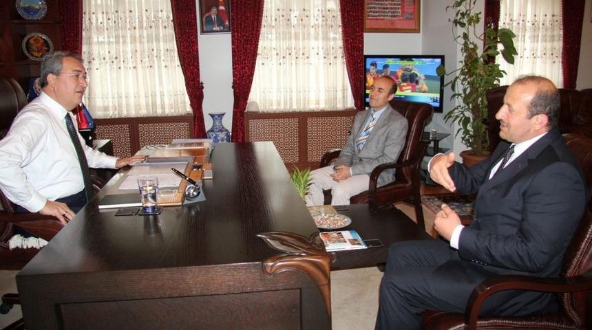 NEVDER&rsquo;den Başkan &Uuml;nver'e Teşekk&uuml;r Plaketi