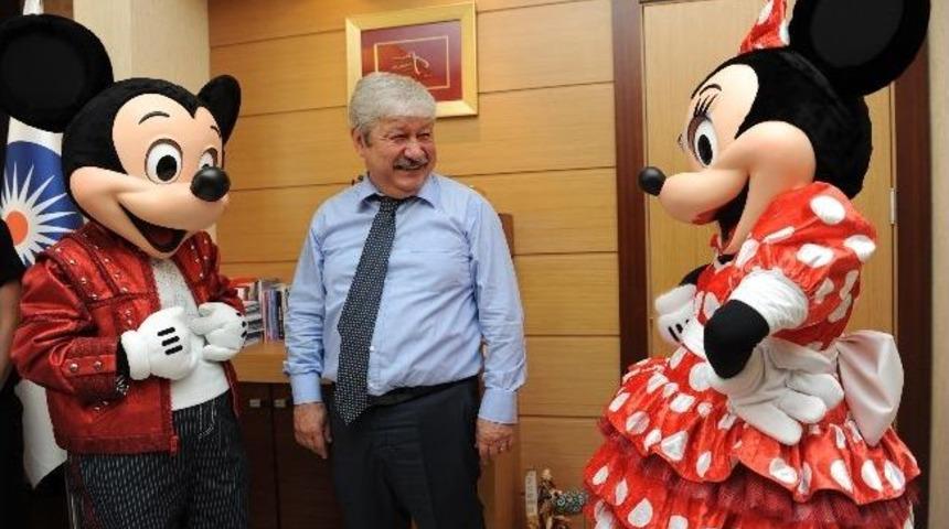 Mickey Mouse&rsquo;dan Başkan Akaydın&rsquo;a Davet