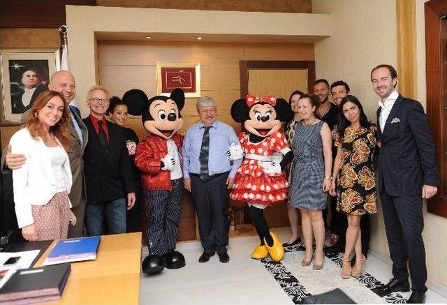 Mickey Mouse’dan Başkan Akaydın’a Davet