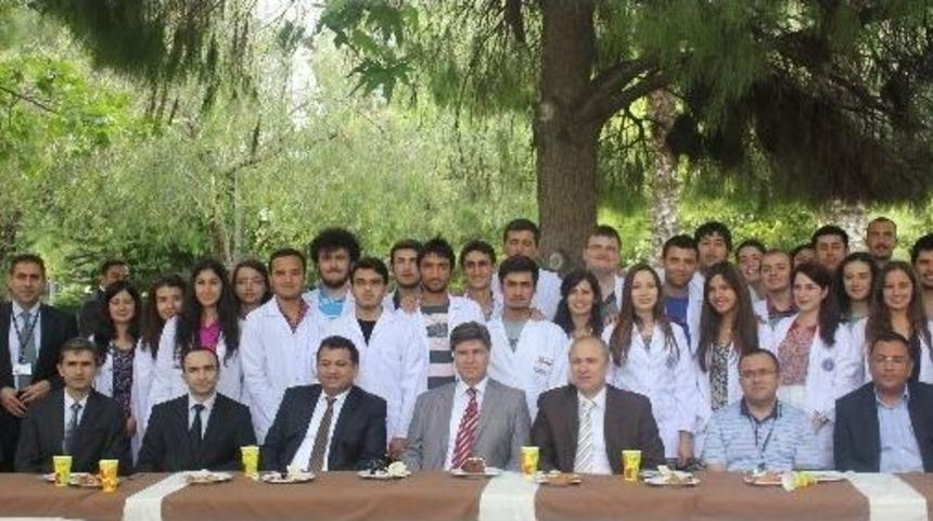 A&uuml; Diş Hekimliği Fak&uuml;ltesi Eğitimde Birinci Yılını Kutladı