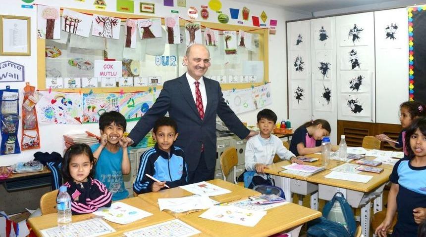 Bayraktar, G&uuml;ney Kore&rsquo;de T&uuml;rk Okulunu Gezdi