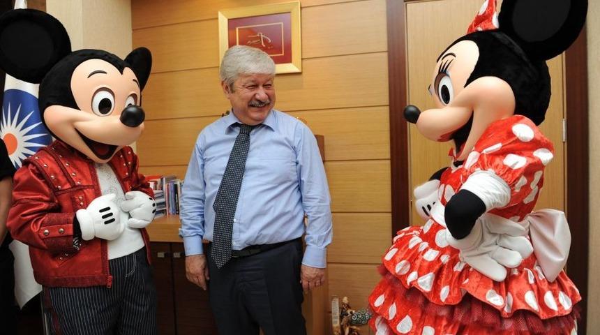 Mickey Mouse&rsquo;dan Akaydın&rsquo;a Davet