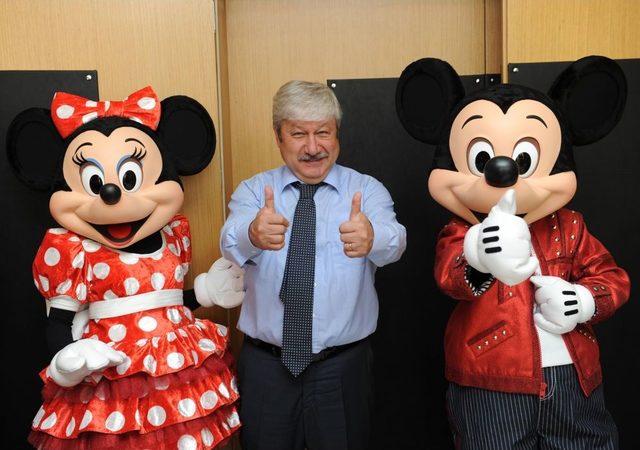 Mickey Mouse’dan Akaydın’a Davet