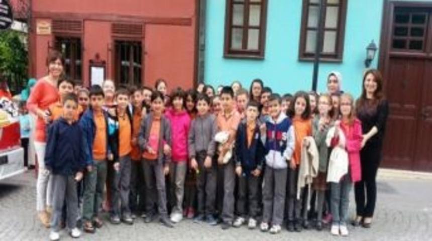 İlkokul &Ouml;ğrencilerinin Turizm Eğitimleri S&uuml;r&uuml;yor