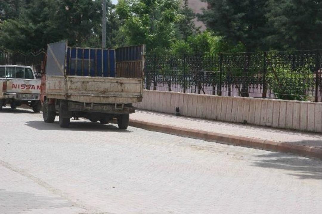 Ş&uuml;pheli &Ccedil;ay Termosu Patlatıldı