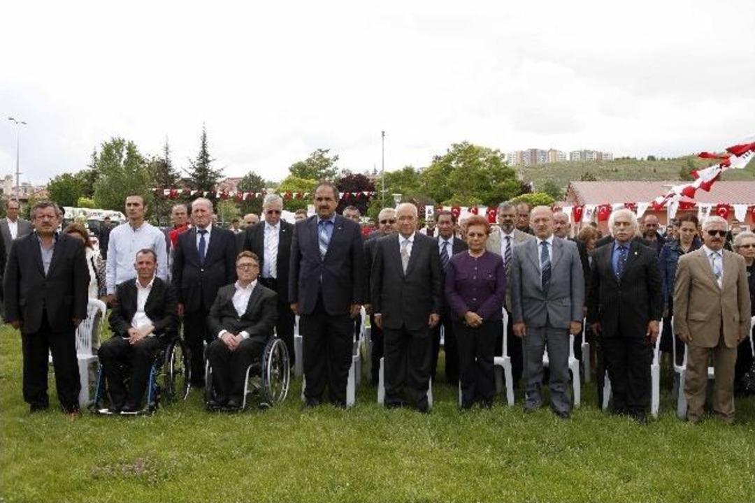 &Ouml;zg&uuml;rleşen Eller Duvarı&rsquo;nda Zihinsel Engel Damgası