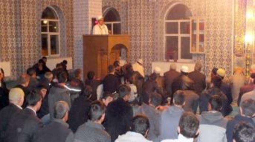 Pasinler&rsquo;de Regaip Kandili Dolayısıyla Mevlidi Şerif Okutuldu