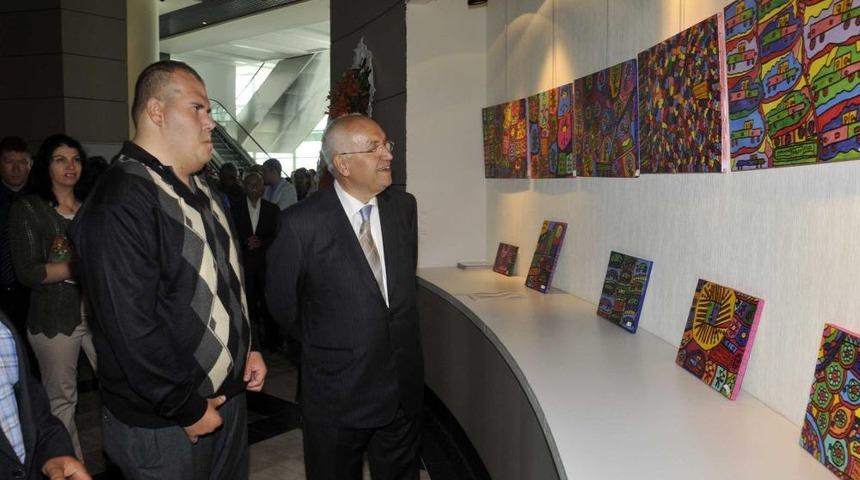 Zihinsel Engelini Resim Yaparak Aştı