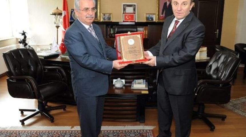 Vali &Ouml;zt&uuml;rk&rsquo;ten, Et&uuml;&rsquo;ye Veda Ziyareti