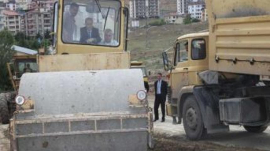 Başkan Selmanoğlu, &Ccedil;ayda &Ccedil;ıra Mahallesi Bulvar &Ccedil;alışmalarını Ziyaret Etti