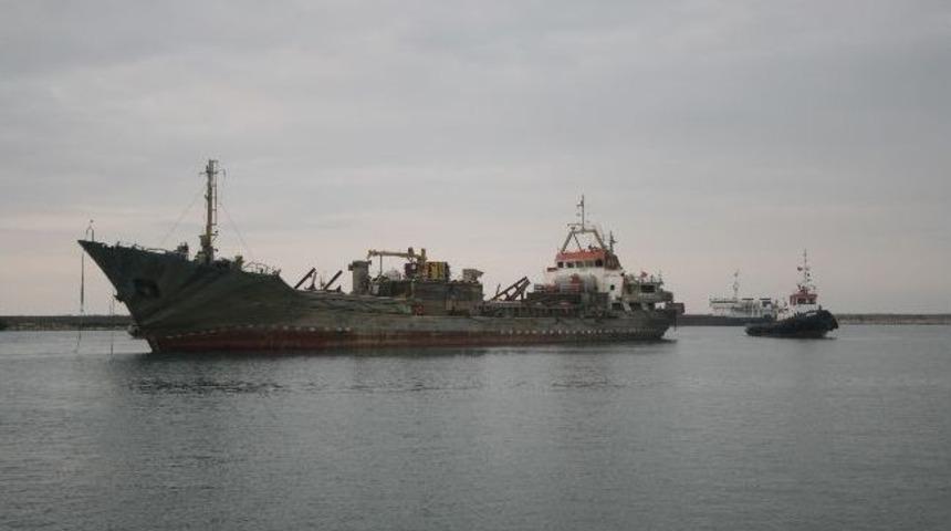 Rize&rsquo;de Yan Yatan Kuru Y&uuml;k Gemisi &Uuml;nye'de