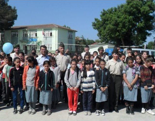 Jandarmadan Okullara  trafik K&ouml;şesi  2