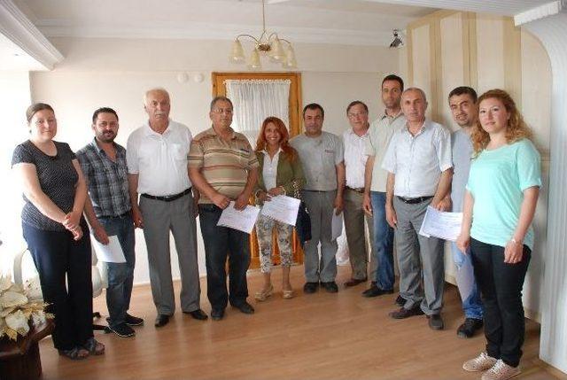 Didim de İş G&uuml;venliği Eğitimi Alan Esnafa Sertifika 1