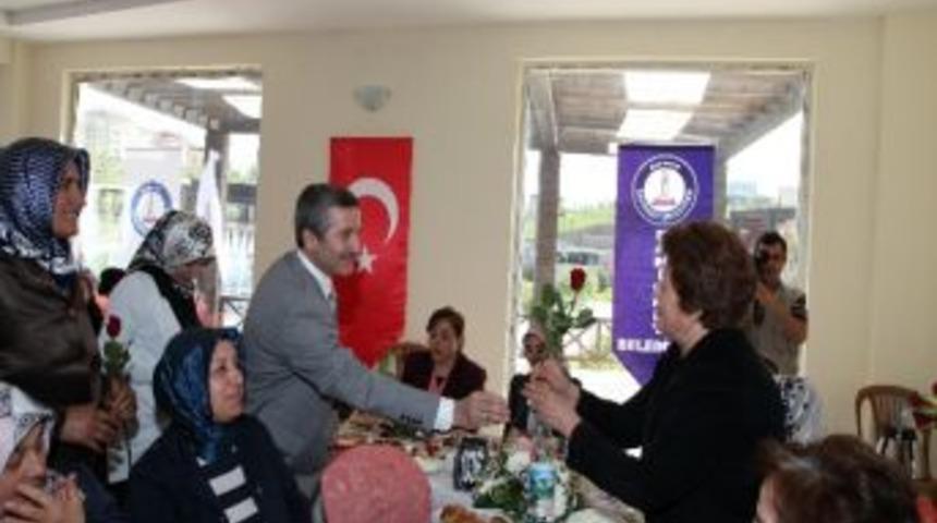 Başkan Tahmazoğlu Anneler G&uuml;n&uuml;n&uuml; Kutladı