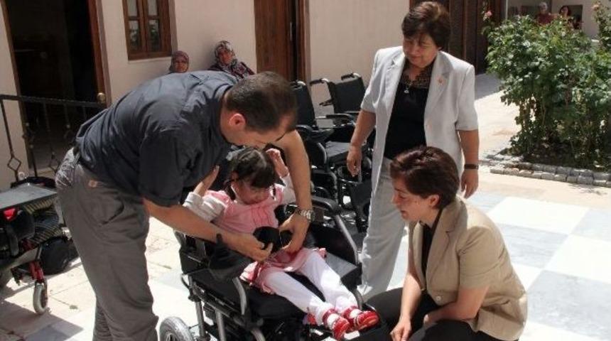 Bergama Belediyesi&rsquo;nden Engelli Vatandaşlara Ak&uuml;l&uuml; Sandalye