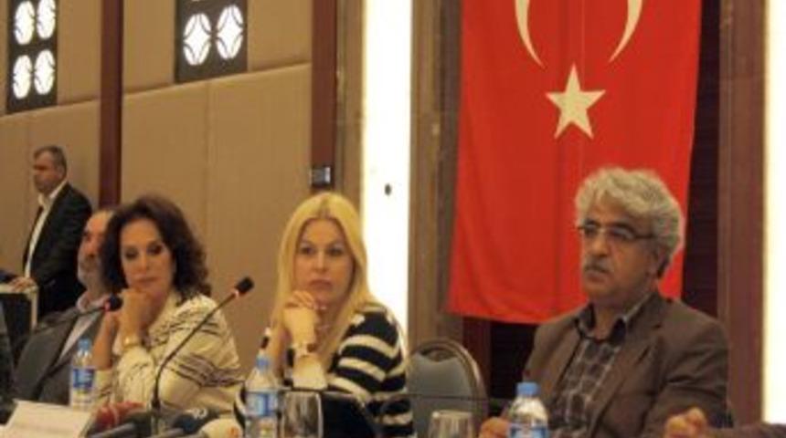 Akil İnsanlar: Bir &Uuml;lke Barış Projesini R&uuml;şvet Karşılığında Mı Başlatır?