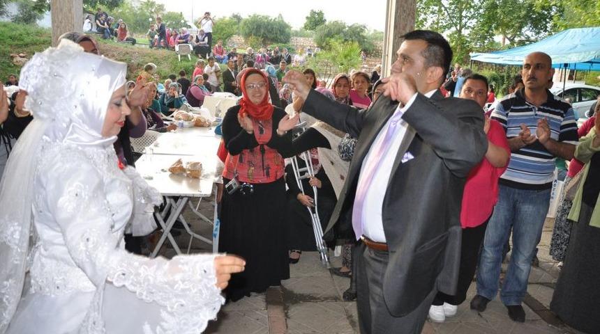 Engelleri Birlikte Aşmak I&ccedil;in Evlendiler