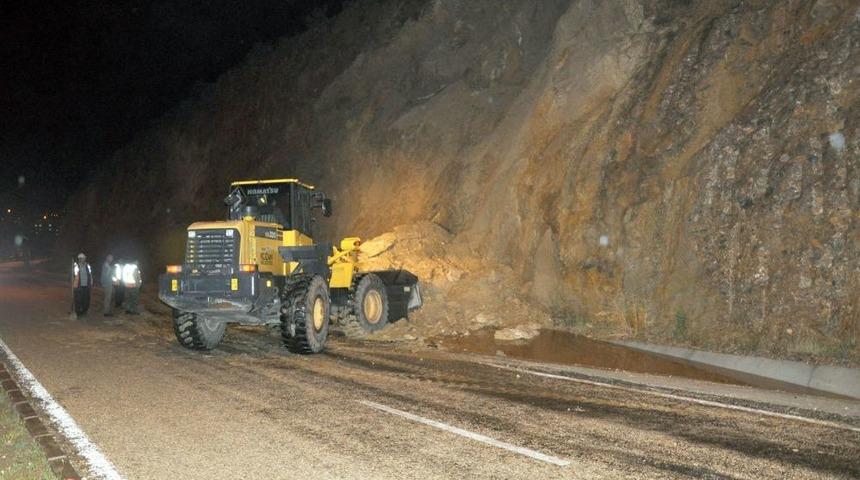 Kozan'da Sağanak Yağış Etkili Oldu