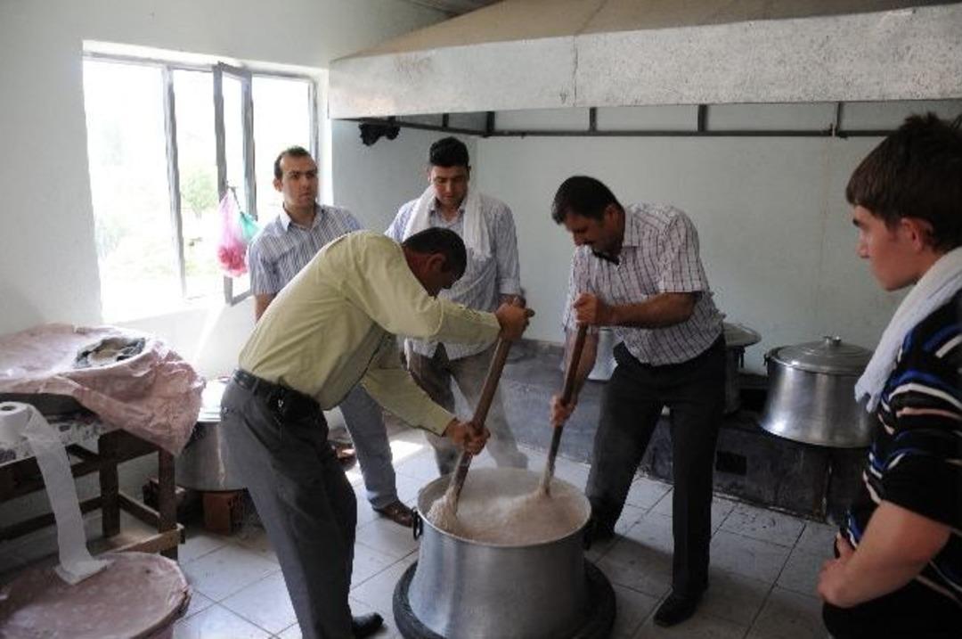 Demirci Halkı, Iklık&ccedil;ı K&ouml;y&uuml; Hayır Yemeğinde Buluştu