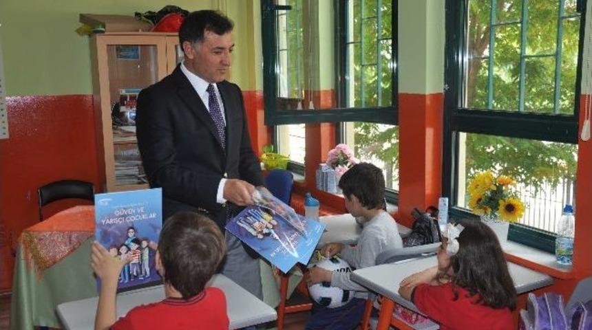 Sgk'dan &Ouml;ğrencilere Kitap S&uuml;rprizi