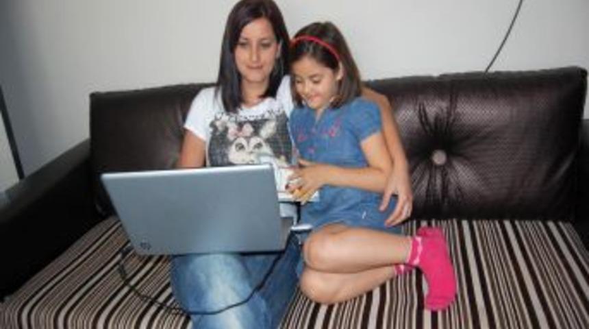 Belediye Personeli 'Zambak'la &Ccedil;alışmalarını Evinden Y&uuml;r&uuml;t&uuml;yor