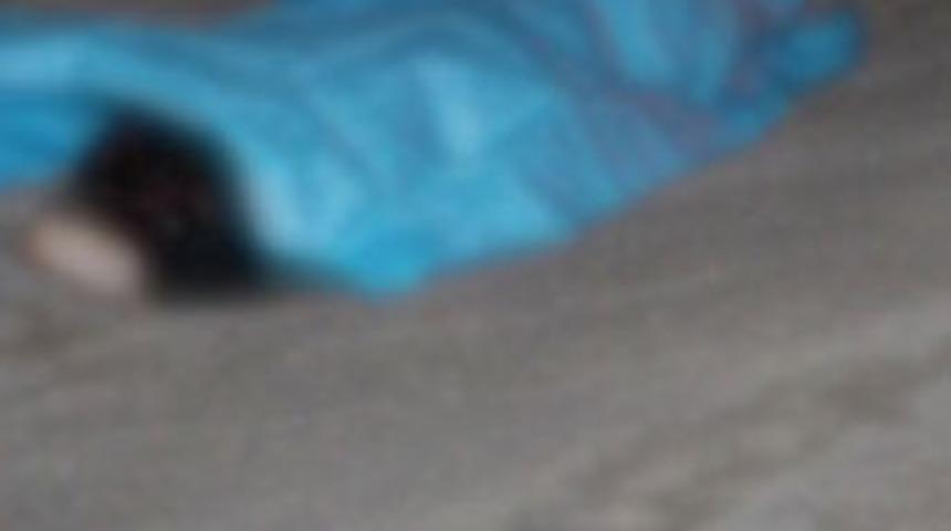 Boğazını kesip, yol kenarına attılar