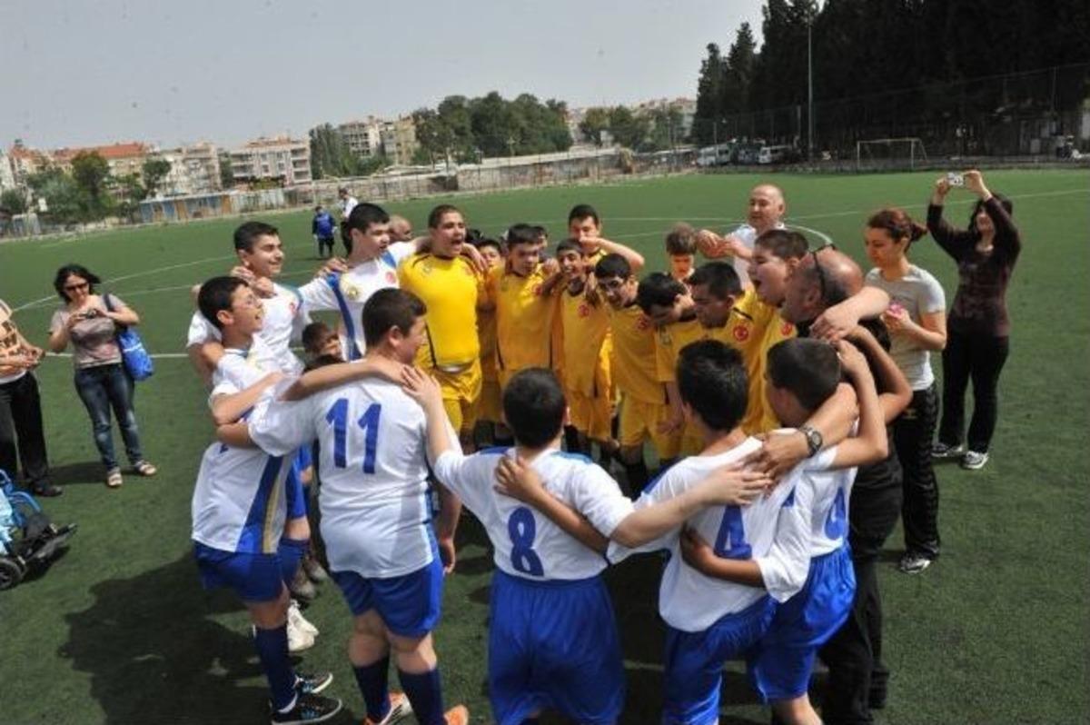 Engelsiz Yaşam Haftası'nın Finali Futbol Ş&ouml;leni İle Son Buldu