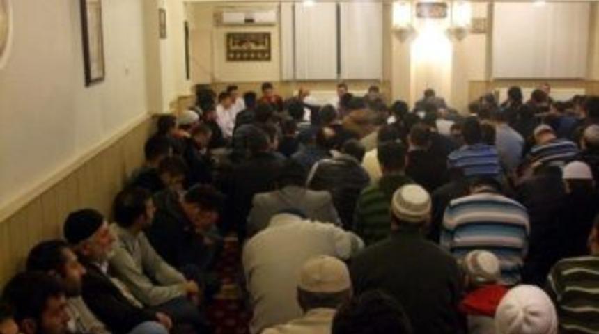 Reyhani İlim Ve Tasavvuf K&uuml;lt&uuml;r&uuml; Derneğinde Regaip Gecesi Programı D&uuml;zenlendi