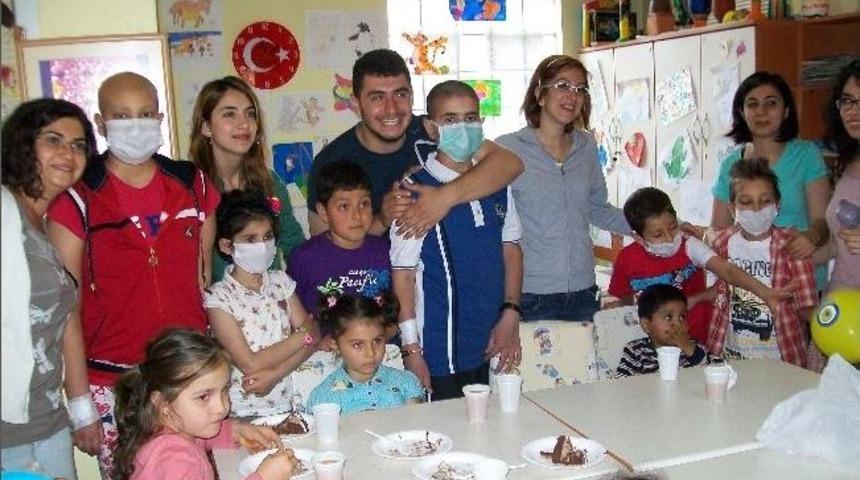 Me&uuml; Kan Bağışı G&ouml;n&uuml;ll&uuml;leri L&ouml;semili &Ccedil;ocuklarla Buluştu