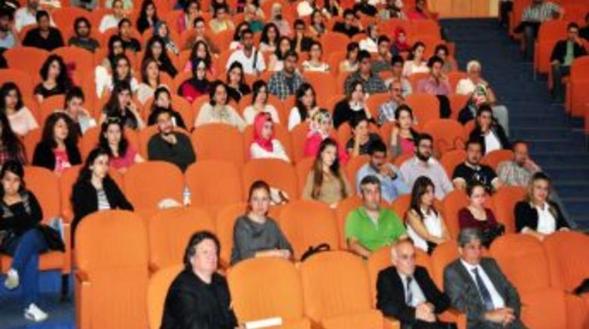 &Ccedil;&Uuml;'de 'Gelenekten Geleceğe Cami Mimarisi' Paneli