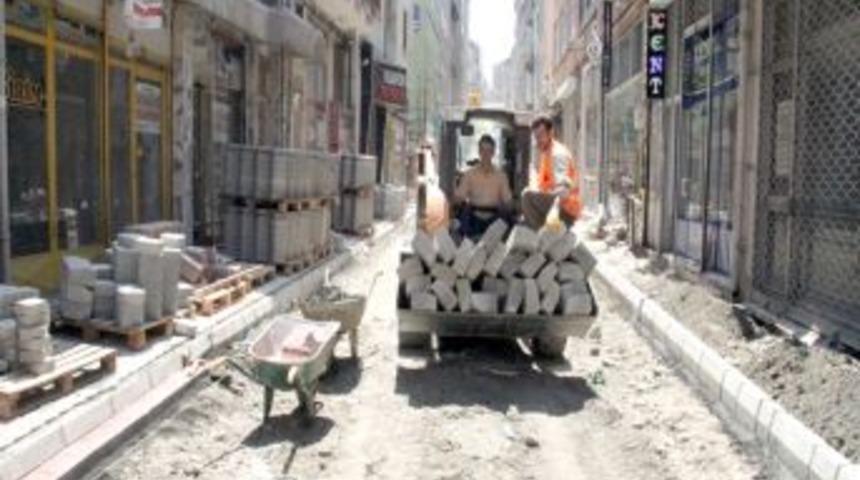 İlkadım Belediyesi, Kaldırım Parke D&ouml;şemesi &Ccedil;alışmalarını Hızlandırdı