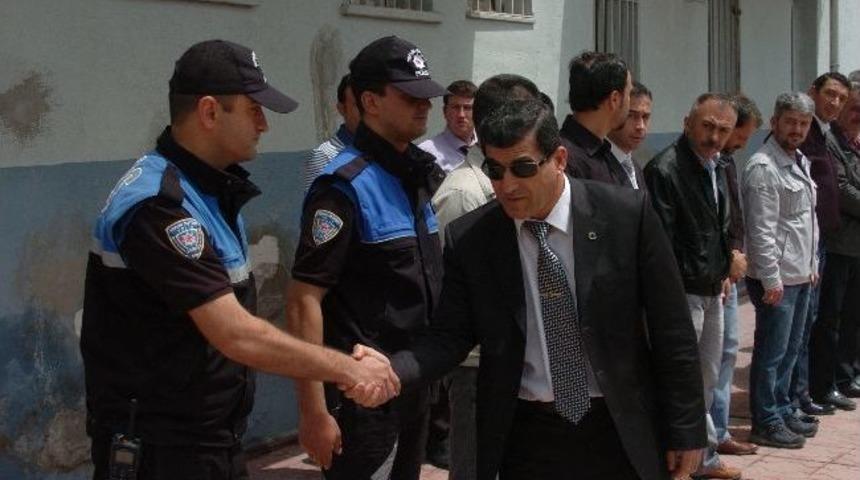 Emniyet M&uuml;d&uuml;r&uuml; Kazalara Karşı Adak Kestirdi